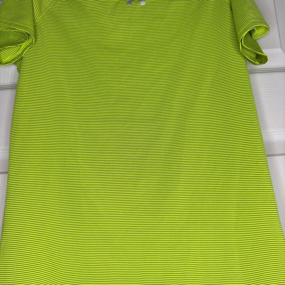 Under Armour Short Sleeve Shirts Loose fit, SM/PP lime green with Bk Lines EUC - Picture 2 of 5